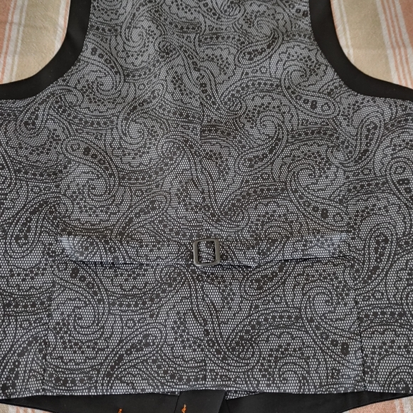 TALLIA New Vest - Picture 2 of 5